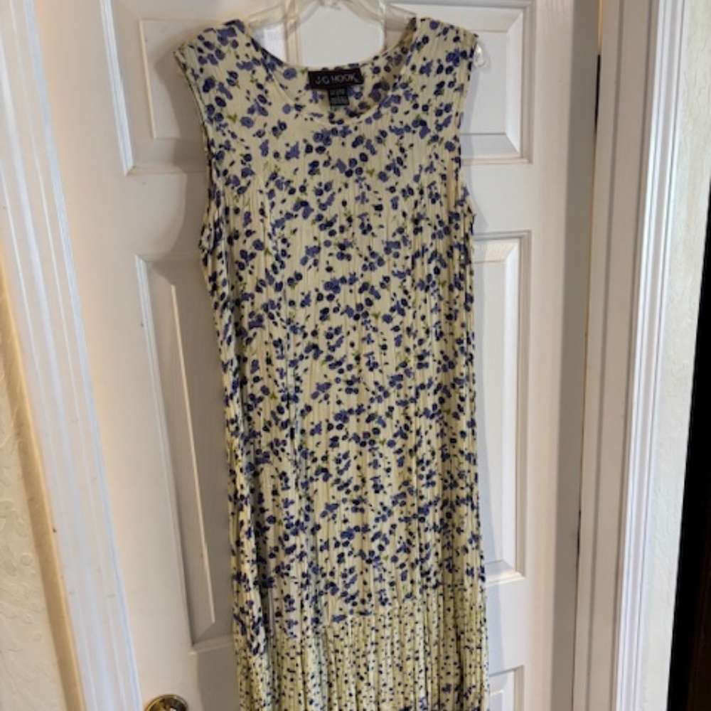 JG Hook sleeveless tiered dress